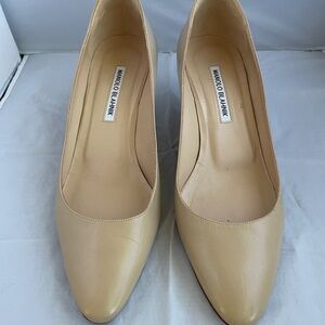 Manolo Blahnik Nude Leather Low Heel 2" Pumps Size 8
